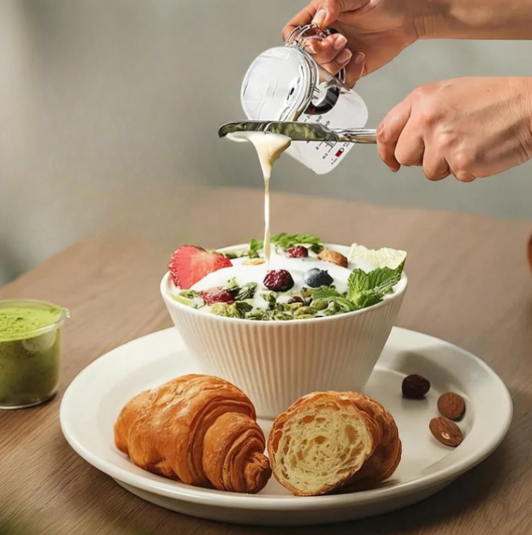 Pourfect – Verstellbarer Messbecher für präzises Messen & einfaches Ausgießen